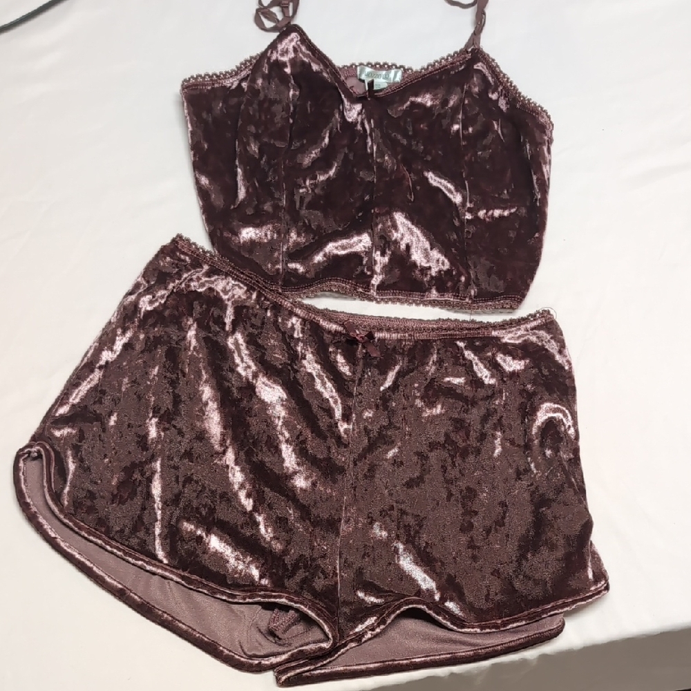 Lingerie Style Bozzolo Velvet Pajama Set in Deep Burgundy